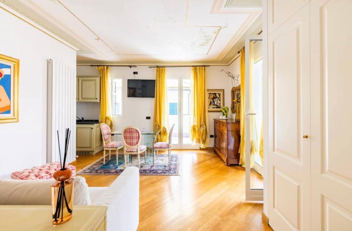 La Casa Al Mare Centro Storico Di Loano Con Garage Apartment Luaran gambar